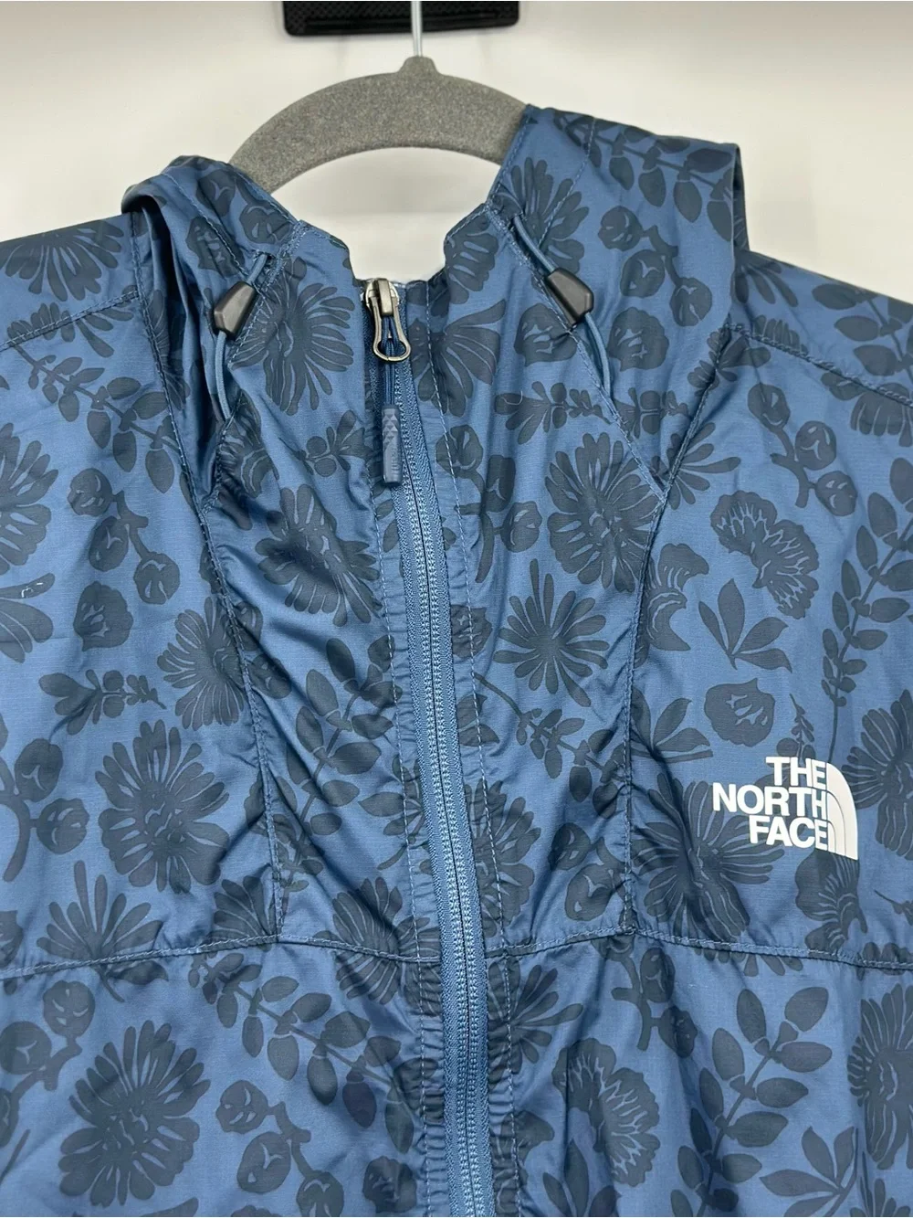 The North Face Men’s Floral Print Hooded Windbreaker Jacket Blue Full Zip Size M